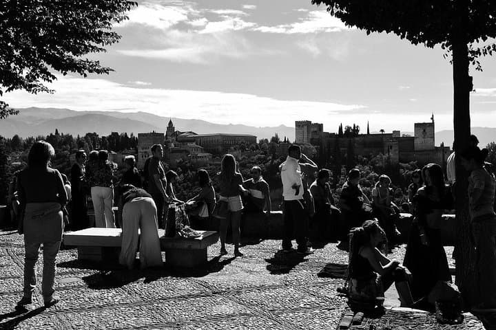 Alhambra Sunset Tour: Generalife, Alcazaba & Albaicín