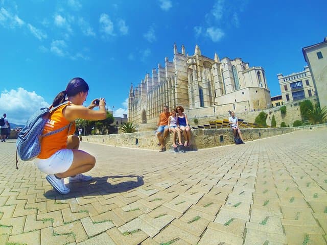 Private Tour: Palma de Mallorca Old Town, Palma Cathedral and Cruise