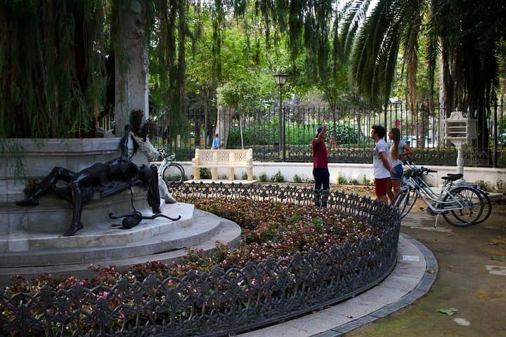Sunset Seville Bike Tour: Cathedral, River & Sights