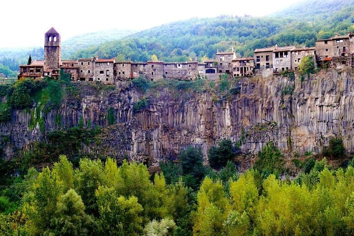 Besalu,Banyoles Lake & Garrotxa Volcanoes Small Group from Girona