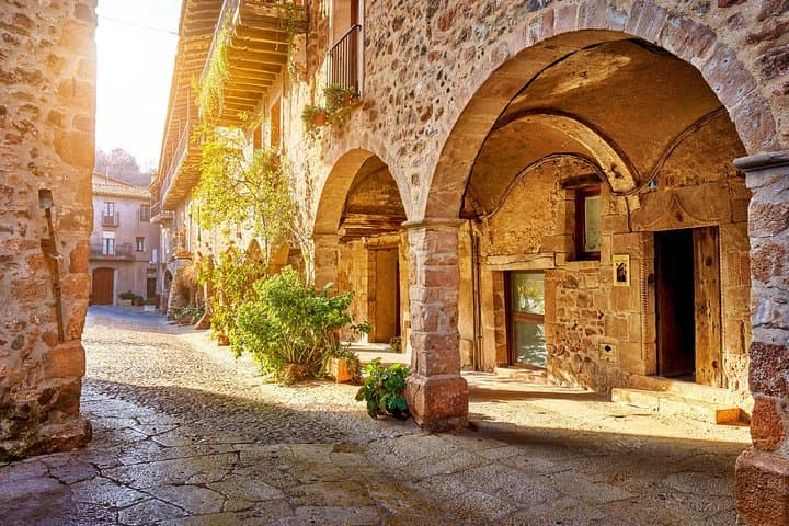 Besalu,Banyoles Lake & Garrotxa Volcanoes Small Group from Girona