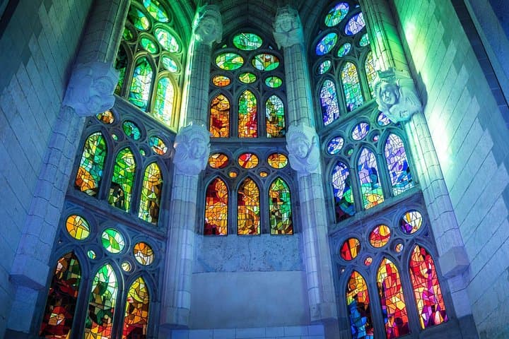 Sagrada Familia Tour with Local Guide and Skip the Line Ticket