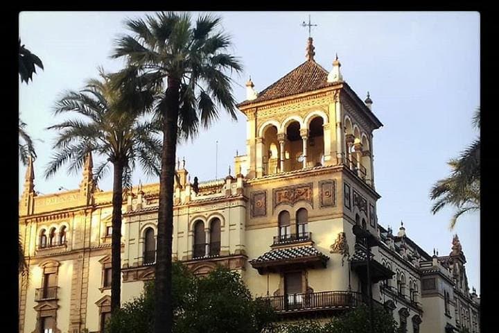 Alcazar, Cathedral And Walk By The River Private Tour