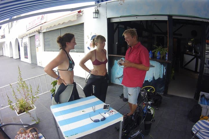briefing at Ocean Trek Dive Club