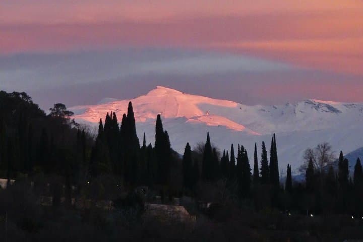 Alhambra Sunset Tour: Generalife, Alcazaba & Albaicín