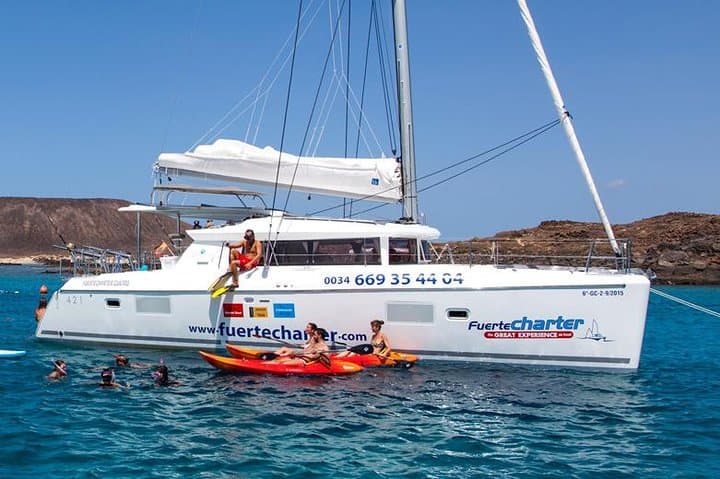 Private trips to Lobos Island in Catamaran Lagoon 421