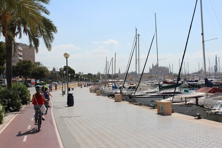 Easy bike tour in Palma