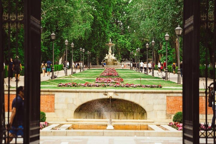 Private City Kickstart Tour: Madrid