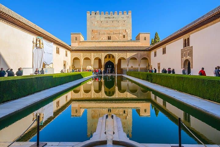 Skip the line: Alhambra Palace and Generalife Gardens Private Guided Tour