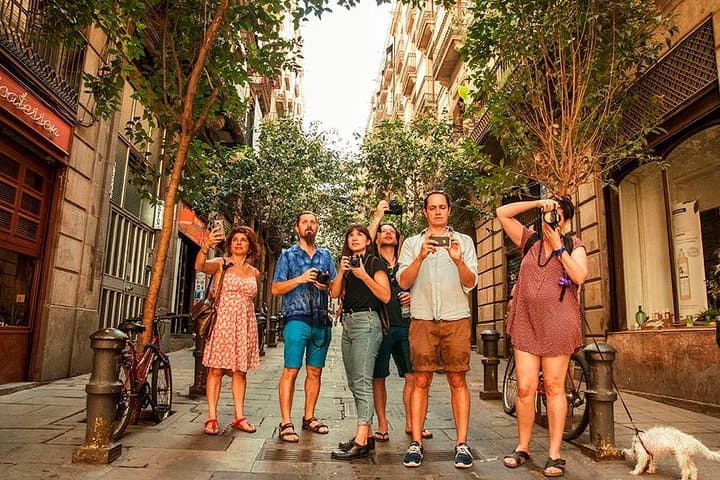 Private Photography Walking Tour with a Local