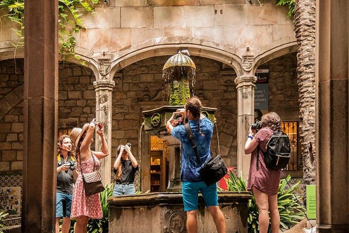 Private Photography Walking Tour with a Local
