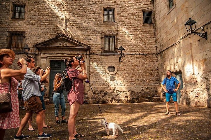 Private Photography Walking Tour with a Local