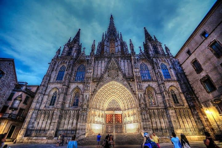 Picasso Museum and Private Walking Tour of Born or Gothic Quarter