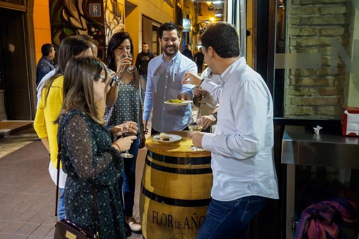 Evening traditional tapas walking tour in old Zaragoza center