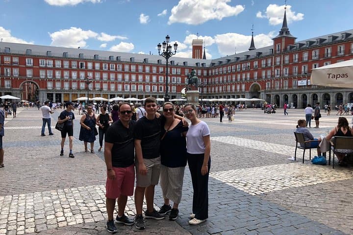 Walking tour around the center of Madrid