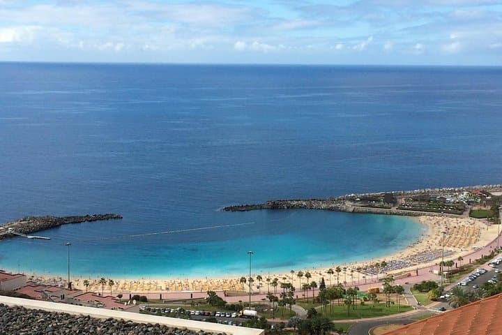 Playa de Amadores- the perfect location to try scuba diving!