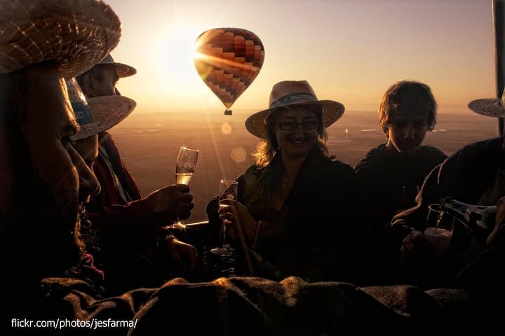 Seville Hot-Air Balloon Ride with Breakfast, Cava & Hotel Pick up