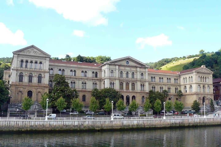 3-day Bilbao Bike Tour and Guggenheim Museum Ticket