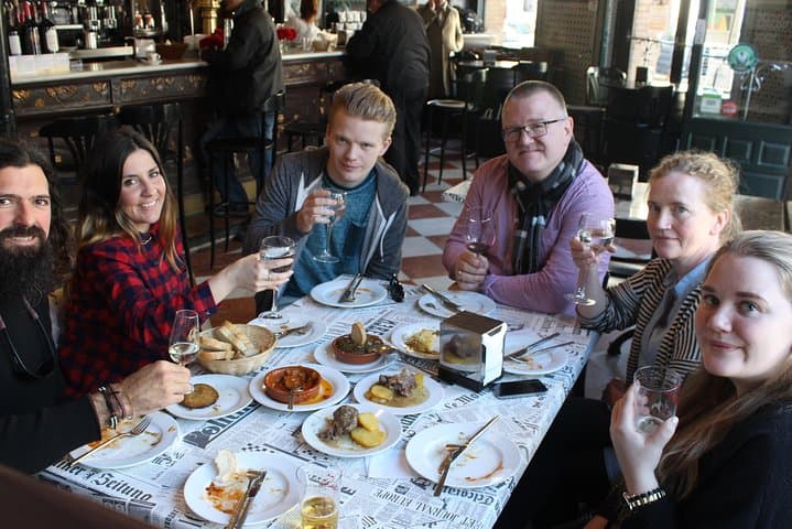 Triana Gourmet Tapas Tour in Seville
