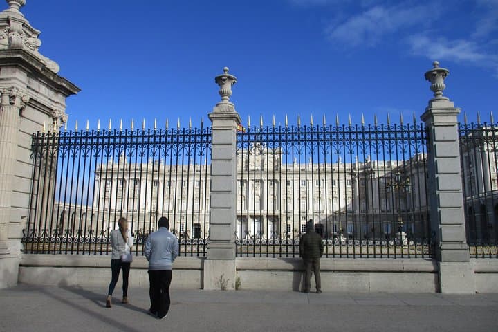 Guided tour of Madrid's 4 most popular neighborhoods.