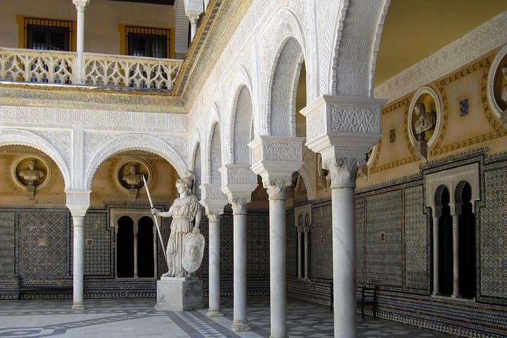 4-Hour Private Guided Walking Tour: Palaces of Seville