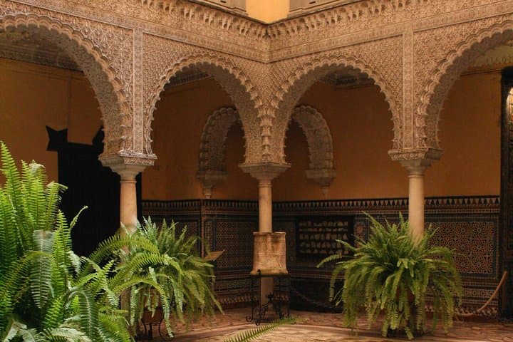 4-Hour Private Guided Walking Tour: Palaces of Seville
