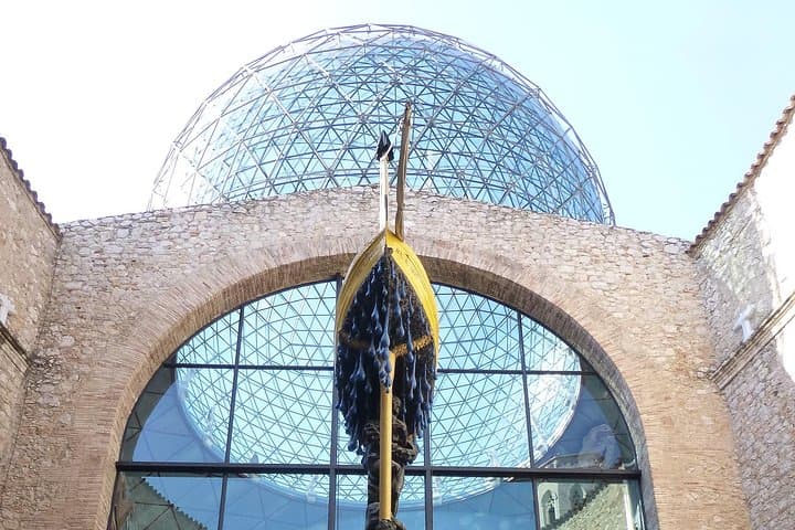 Private 6-Hour tour of Dali Museum in Figueras from Barcelona with Hotel pick up