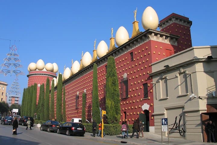 Private 6-Hour tour of Dali Museum in Figueras from Barcelona with Hotel pick up