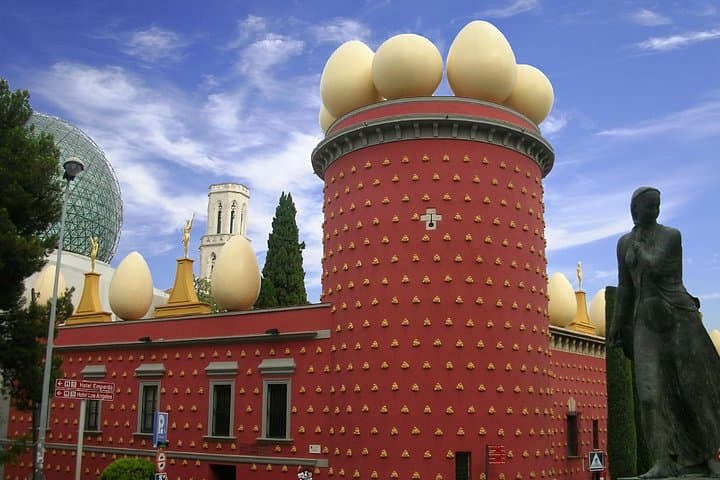 Private 6-Hour tour of Dali Museum in Figueras from Barcelona with Hotel pick up