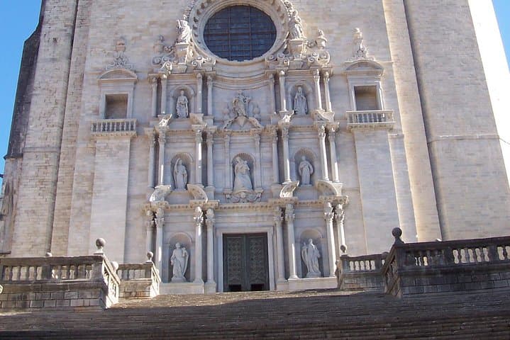 6 hours private tour of Girona: GAME OF THRONES from Barcelona with pick up