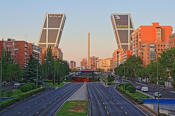 Madrid 4 hours Private city Tour with Hotel Pick up