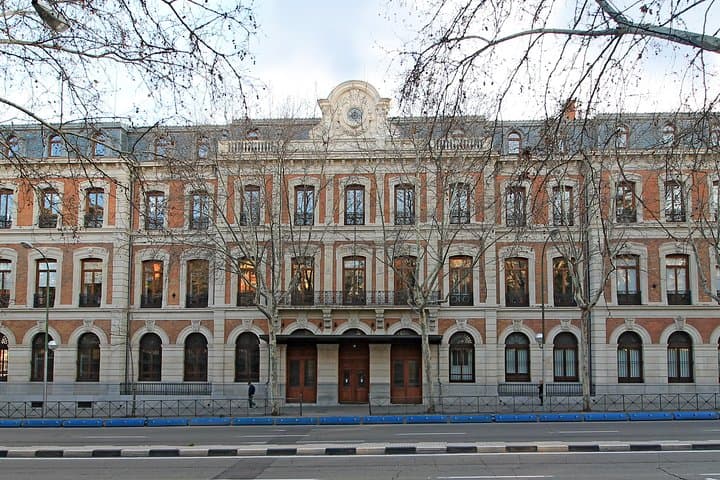 Madrid 4 hours Private city Tour with Hotel Pick up