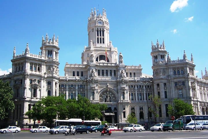 Madrid 4 hours Private city Tour with Hotel Pick up