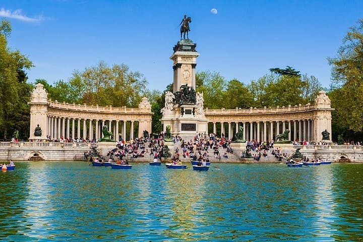 Madrid 4 hours Private city Tour with Hotel Pick up