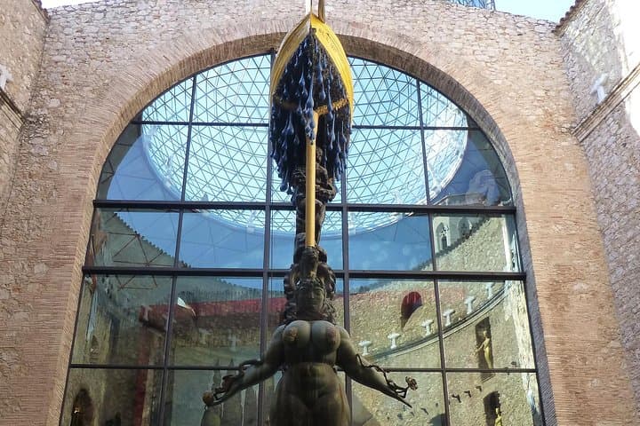 Private tour of Dali Museum in Figueras and Cadaques from Barcelona with pick up