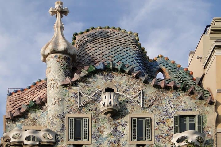 Barcelona Private Walking Tour with Skip the Line La Pedrera and Casa Batllo