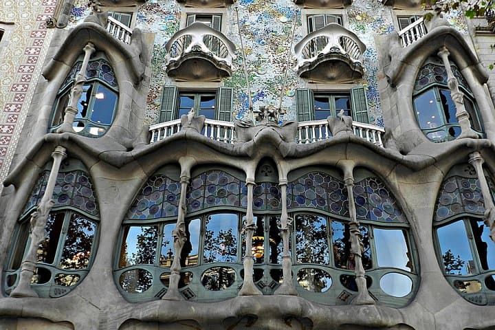 Private 8 hours Tour of Barcelona with driver and official tour guide