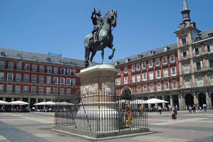 Madrid 4-Hour Private Custom Walking Tour of Los Austrias