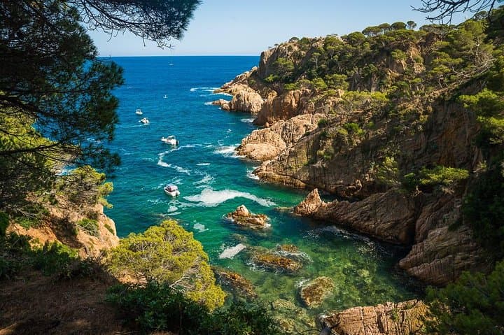 Kayak and trekking through the wonderful Costa Brava