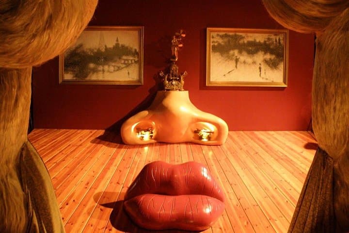Private tour: Dali Museum in Figueres and Púbol Tour with Hotel pick-up