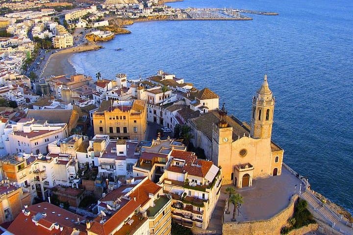 Tarragona and Sitges Tour with Small Group and Hotel Pick Up