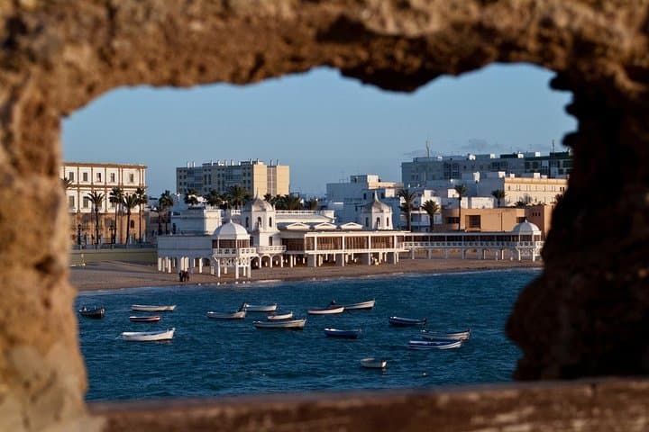 Private 12-Hour Tour of Cadiz and Pueblos Blancos from Seville