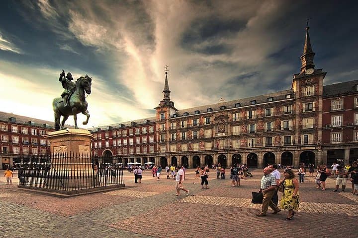 Once the centre of Old Madrid, the Plaza Mayor is a major public space in the heart of Madrid. It's a popular destination for shopping, eating and enjoying the outdoors.