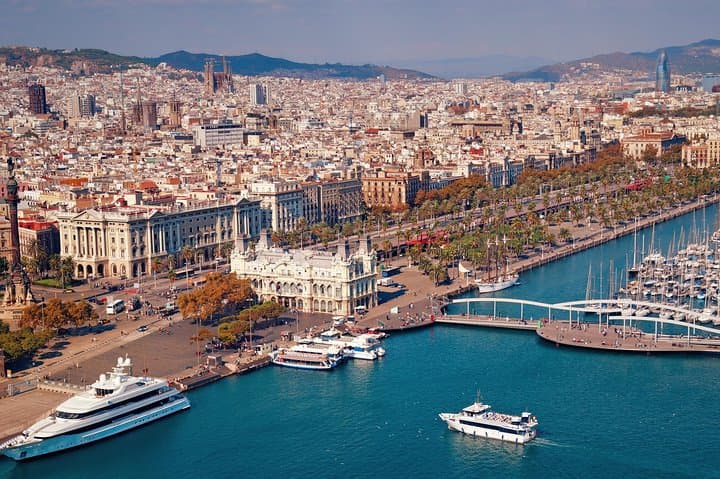 Barcelona Highlights: Private Guided Tour with Hotel/Port Pick-up