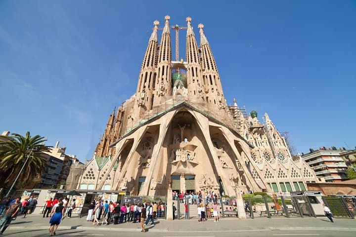 Barcelona & Montserrat: semi-private with pickup & skip-the-line
