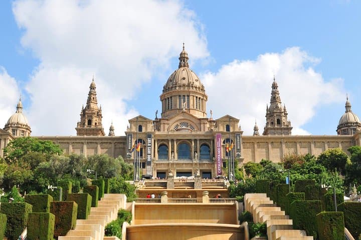 Barcelona Highlights: Private Guided Tour with Hotel/Port Pick-up