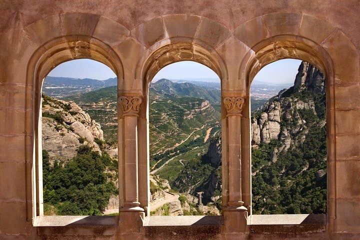 Best of Montserrat: Private Guided Tour with Pick-Up & Drop-Off