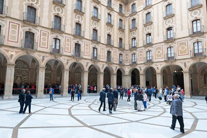 Best of Montserrat: Private Guided Tour with Pick-Up & Drop-Off