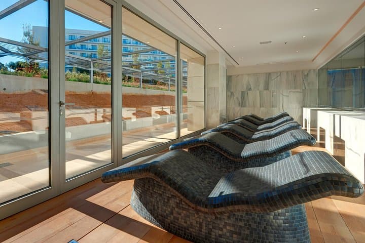 Relaxing back massage & day SPA