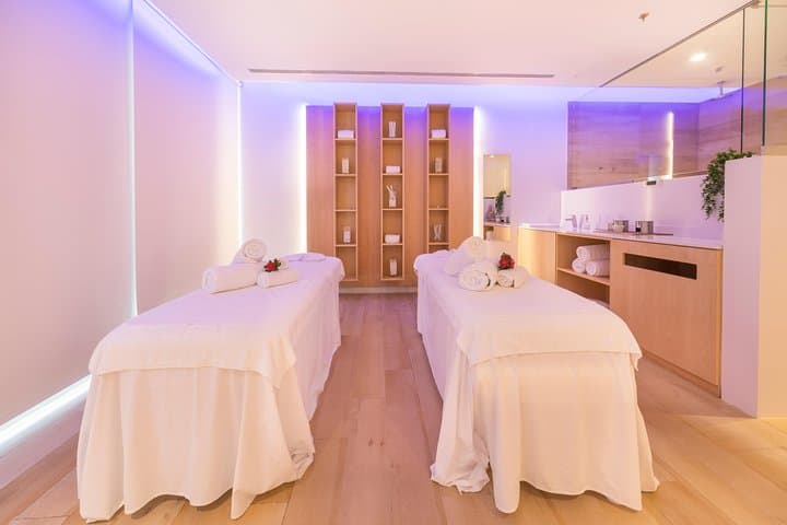 Romantic couple massage + SPA entry and private jacuzzi with cava